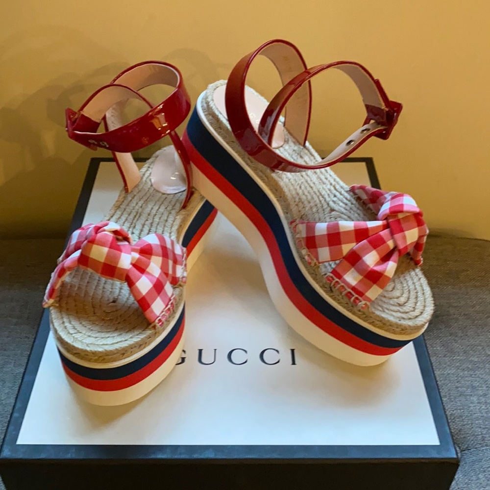 SOLD!!Gucci sandals β€οΈπ - Picture 1 of 6